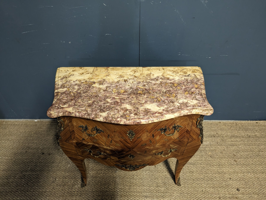 Commode en Marqueterie de bois rose