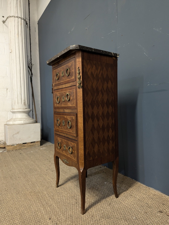 Chiffonier en marqueterie de style Transition