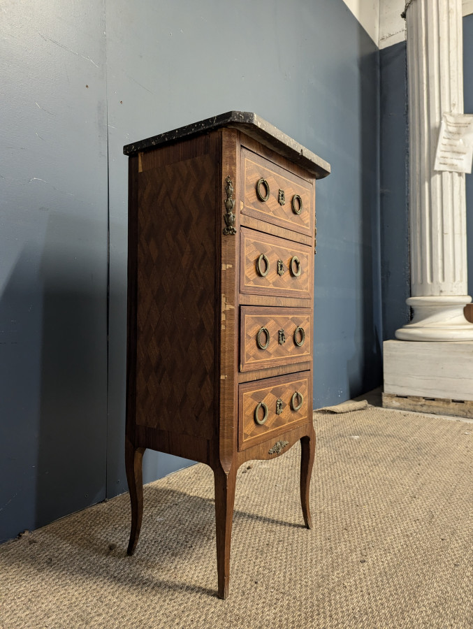 Chiffonier en marqueterie de style Transition