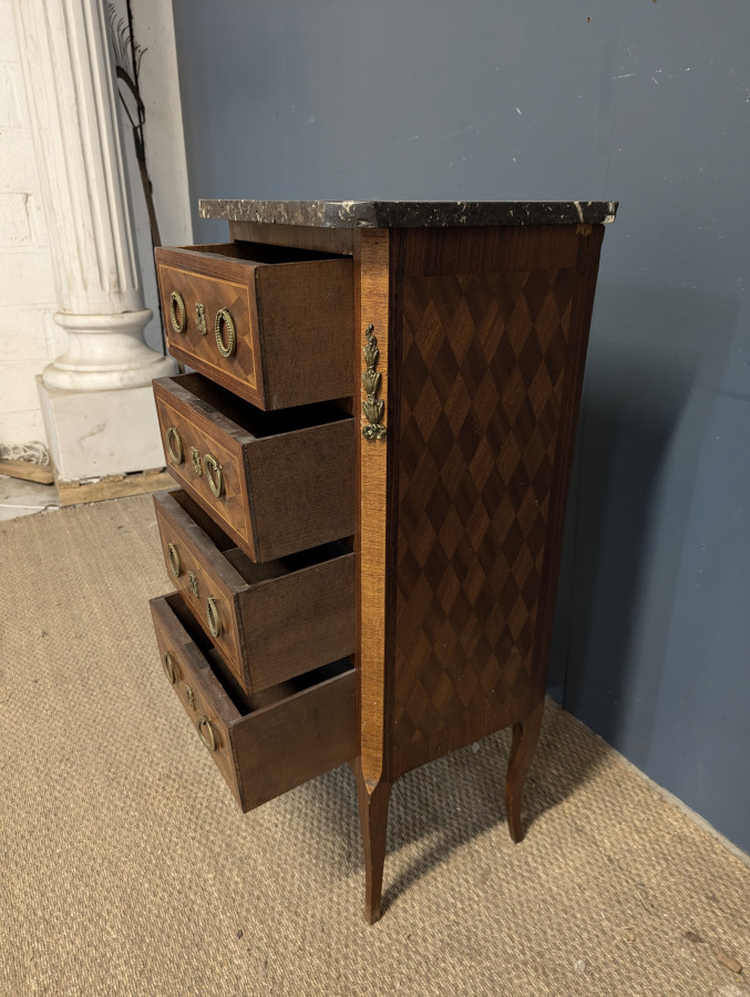 Chiffonier en marqueterie de style Transition