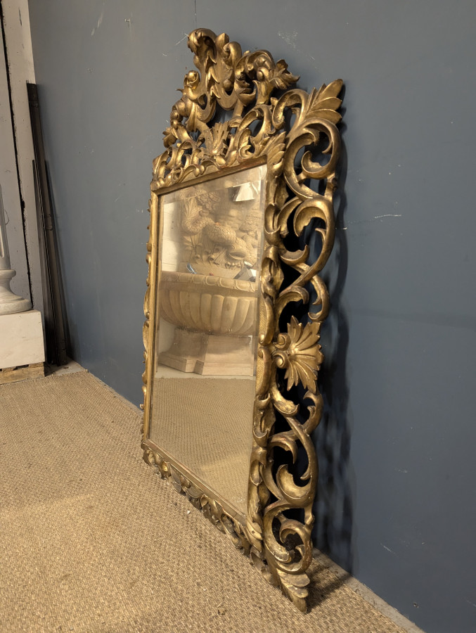 Miroir de style Baroque en bois et stuc doré