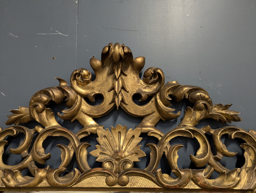 Miroir de style Baroque en bois et stuc doré