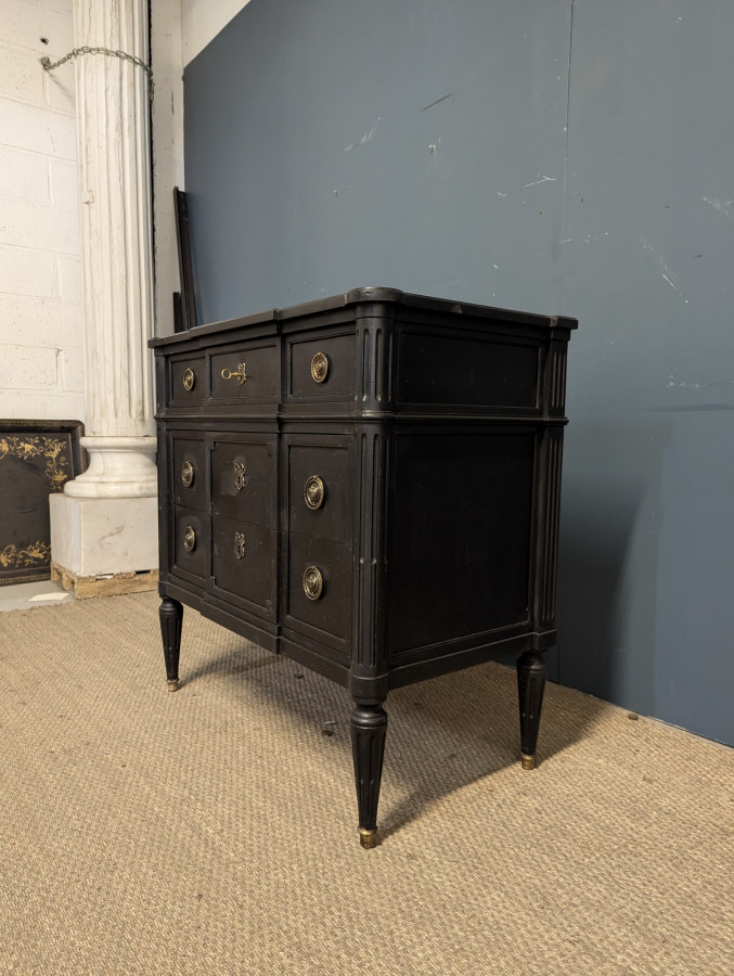 Commode réchampie noire de style Louis XVI