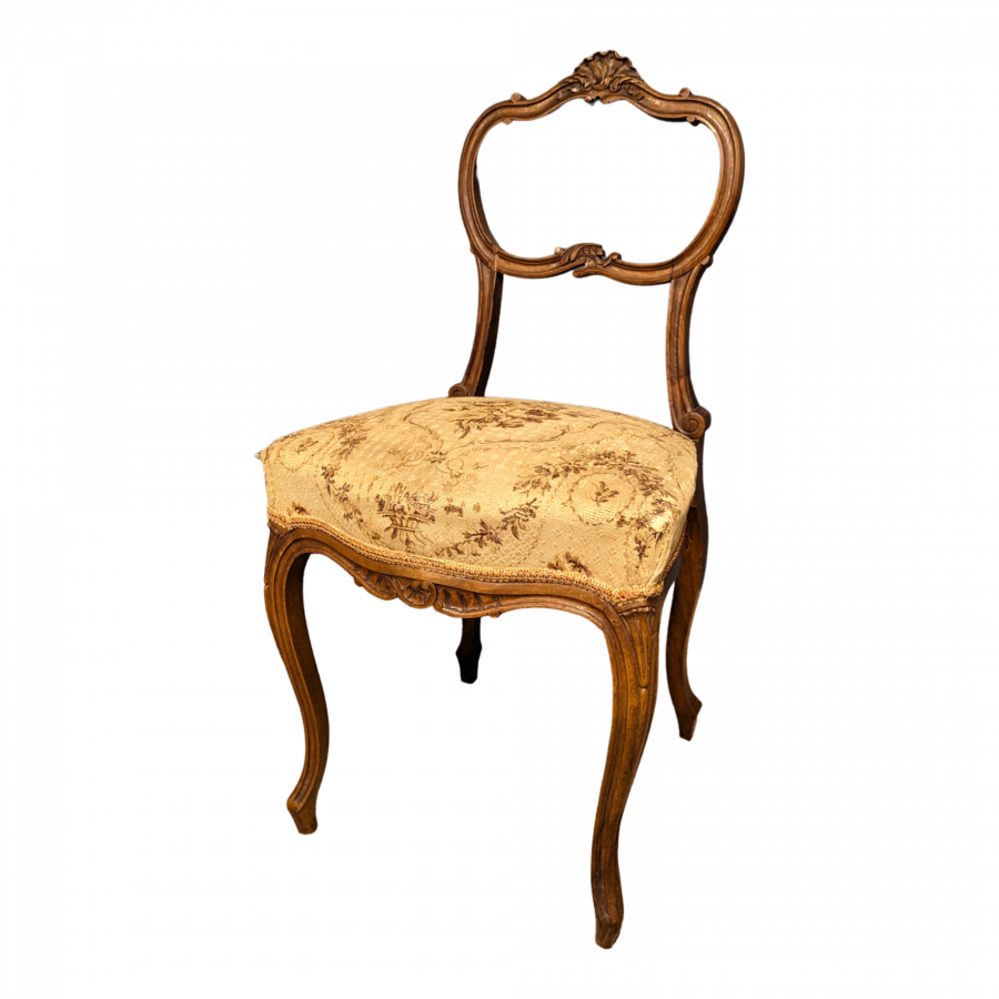 Chaise de style Louis XV en noyer