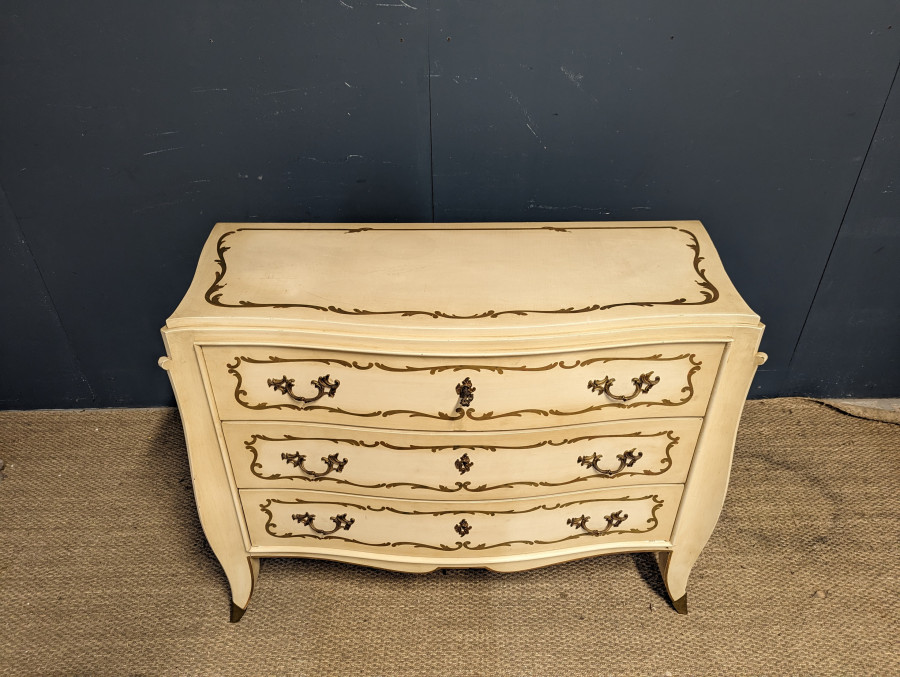 Commode du 20 ème de style Leleu pieds Laiton