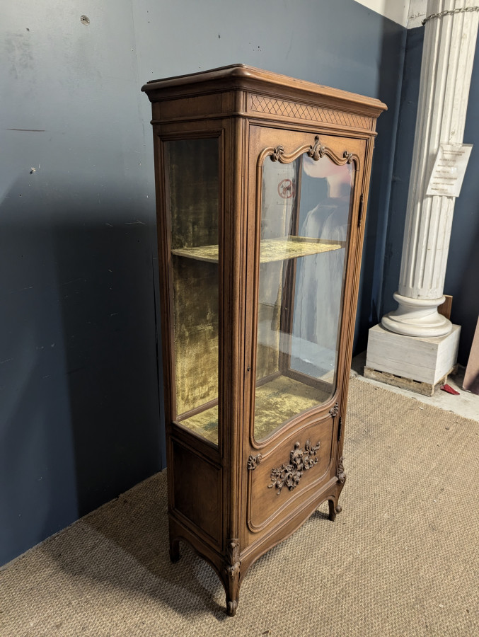 Vitrine de style Louis XV