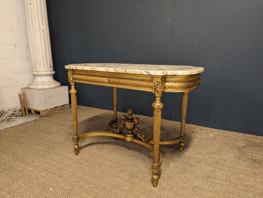 Table de milieu de style Louis XVI en bois doré époque Napoléon III