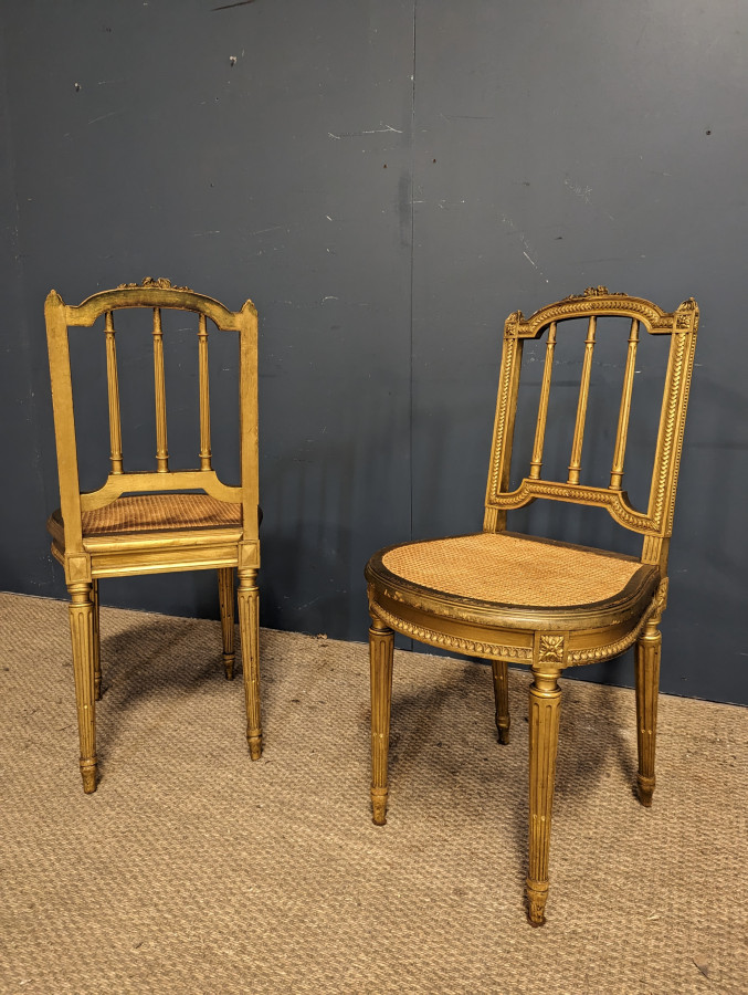 Paire de chaise de style Louis XVI en bois doré époque Napoléon III