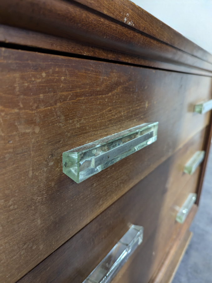 Commode avec poignées en bloc de verre années 40