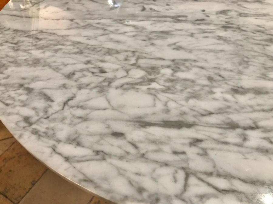 Table ronde en marbre de carrare arabescato